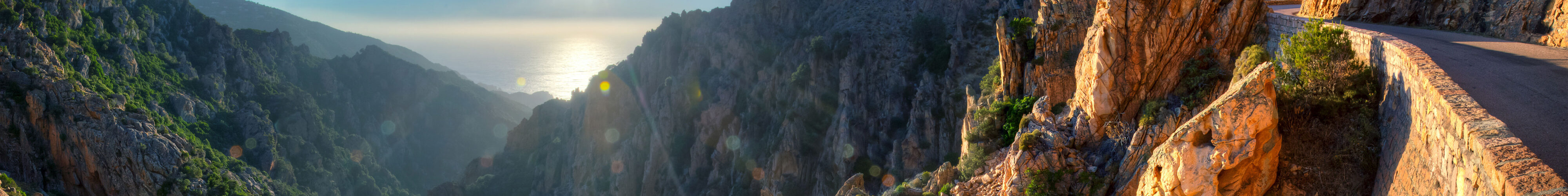 c-Frog-974_Korsika_Calanques-de-Piana_AdobeStock_43823155