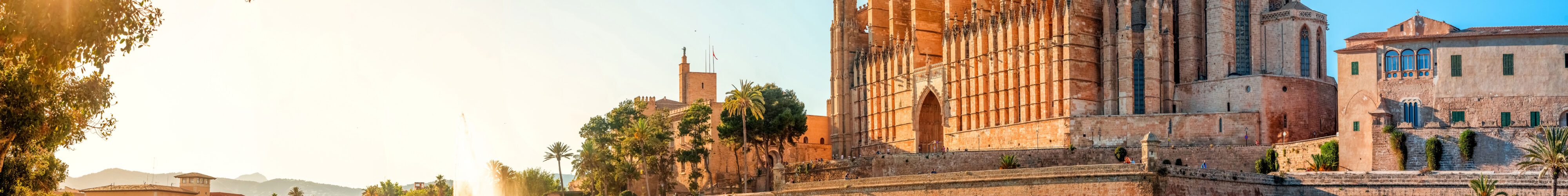 c-Sina-Ettmer_Mallorca_Palma_Kathedrale_AdobeStock_369304862