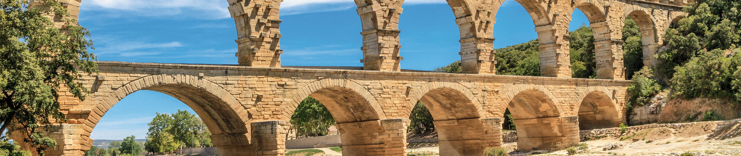 c-Zechal-AdobeStock-Pont-du-Gard-Nimes-Provence-46208702