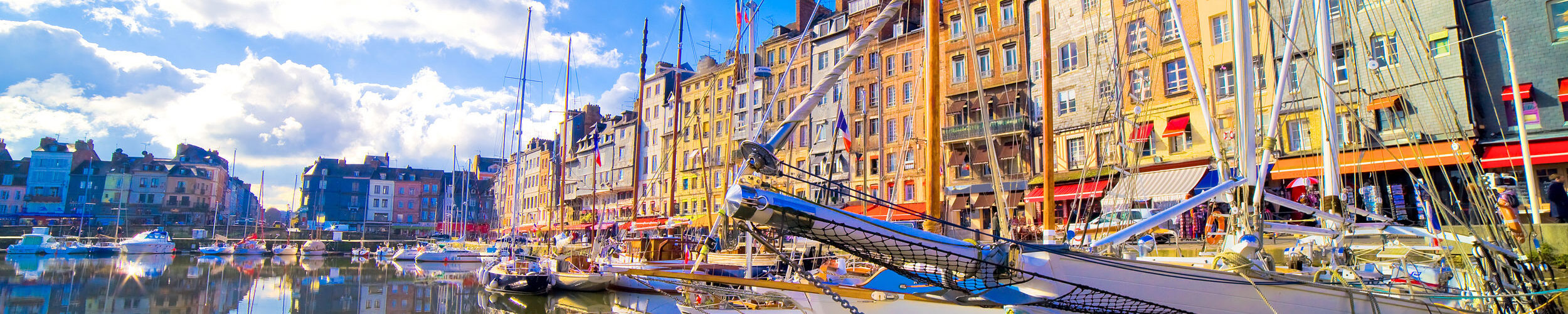 c-aterrom_Normandie_Honfleur_AdobeStock_106285958