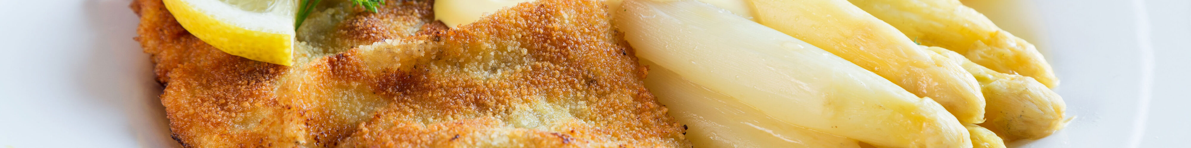 c-juefraphoto_Spargel_Schnitzel_Salzkartoffeln_AdobeStock_251406517