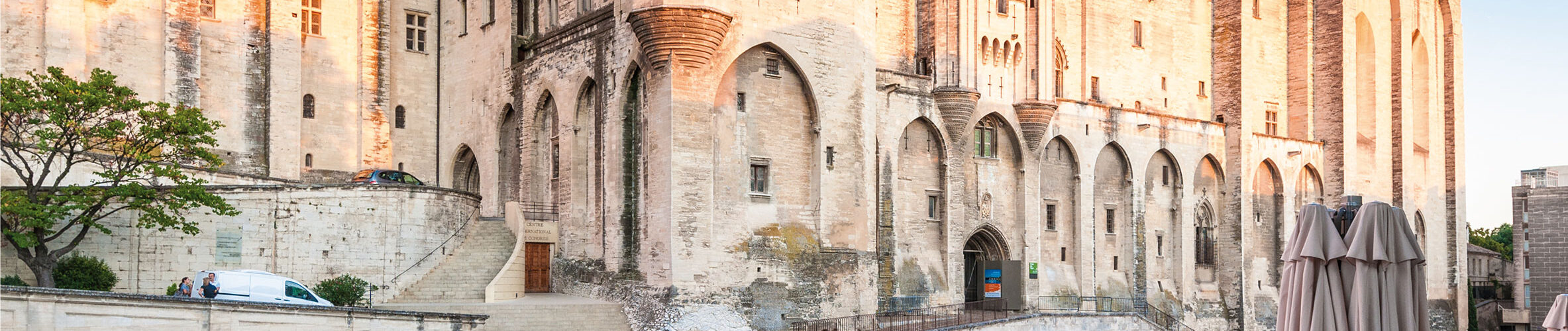 c-kyolshin-Depositphotos-Avognon-Pabstpalast-12725928