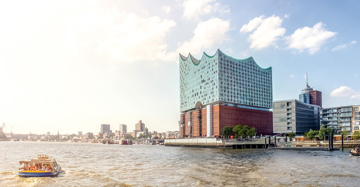 fotoliacom_hamburg_elbphilharmonie-741×384